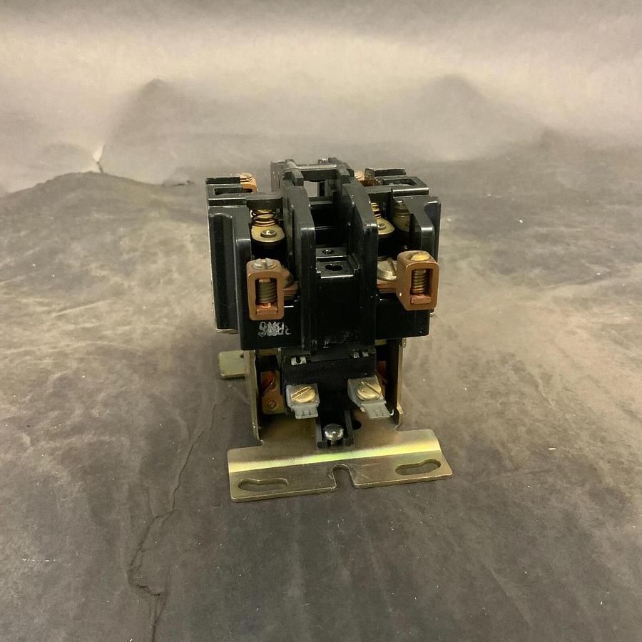 Used FURNAS 42BE15AFL1 DEFINITE PURPOSE CONTACTOR ($40 OBO)
