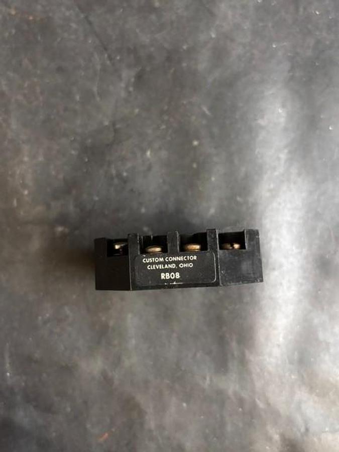 Used CUSTOM CONNECTOR RB08 RELAY SOCKET ($10 OBO)