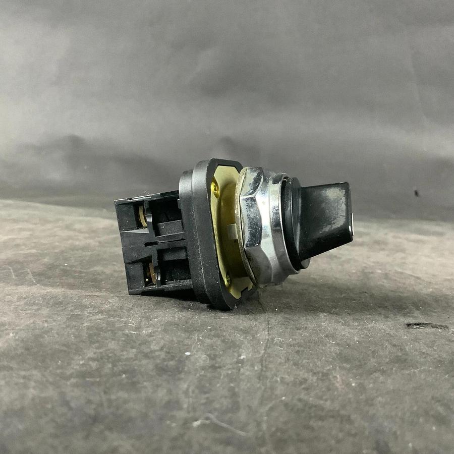 Used TELEMECANIQUE ZB2BE101 CONTACT W/ ROTARY SELECTOR ($15 OBO)