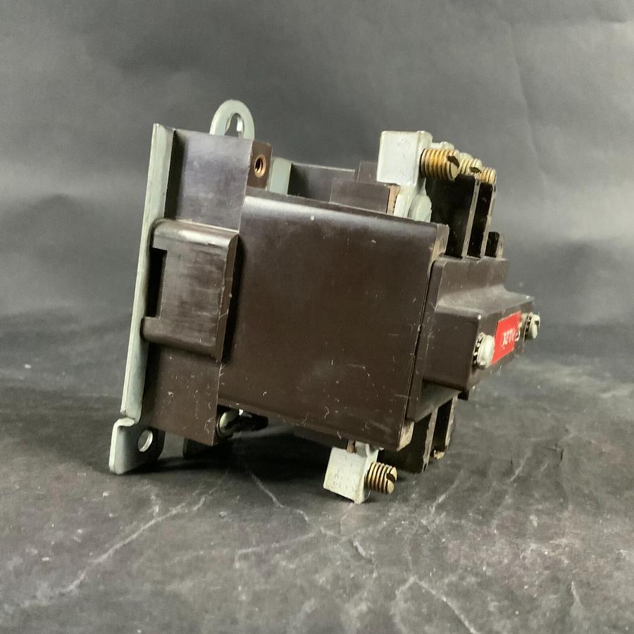 Used CUTLER HAMMER 9560H955A CONTACTOR ($50 OBO)