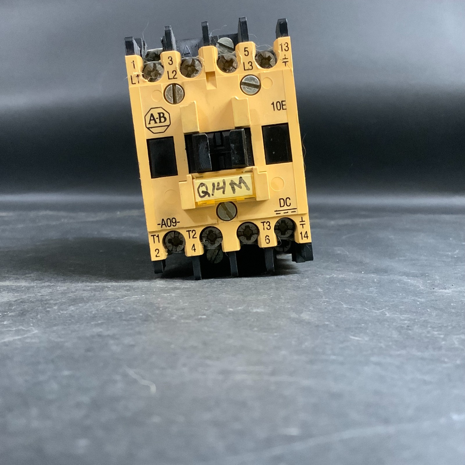 Used ALLEN BRADLEY 100-A09ND3 SERIES B CONTACTOR ($10 OBO)