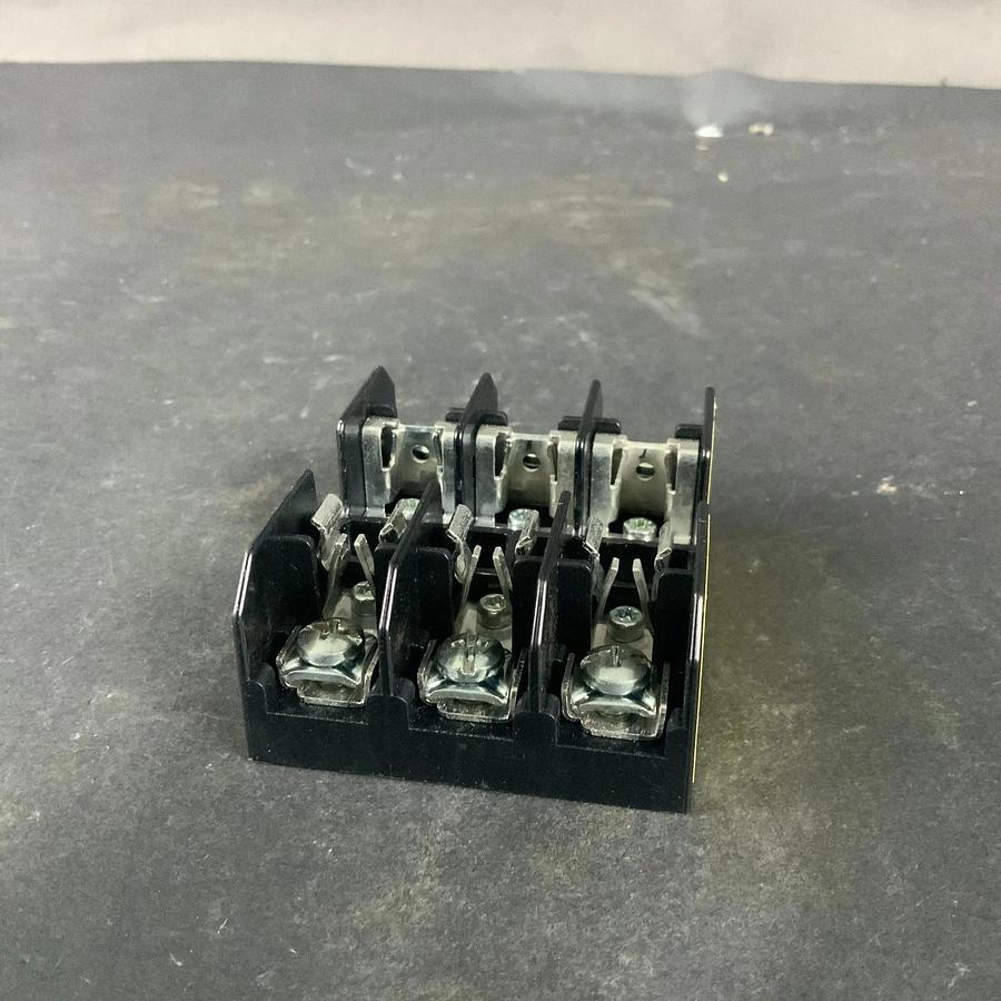 Used BUSSMANN BC6033P FUSE HOLDER ($9 OBO)
