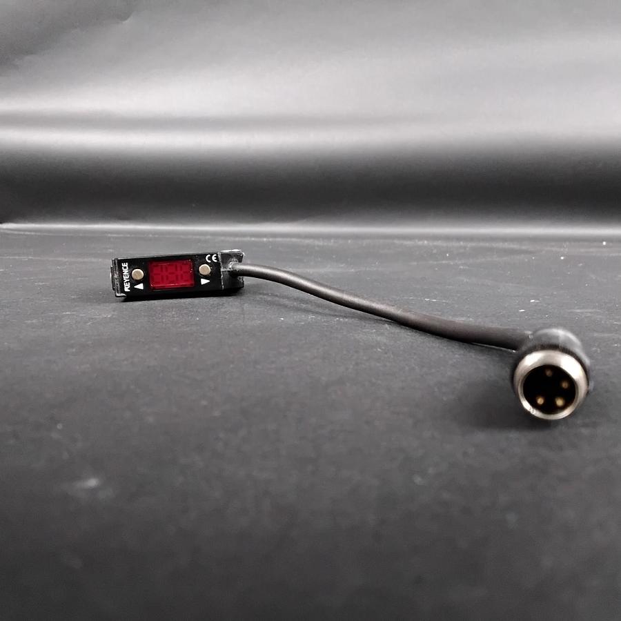 Used KEYENCE PZ-V32P PHOTOELECTRIC SENSOR ($45 OBO)