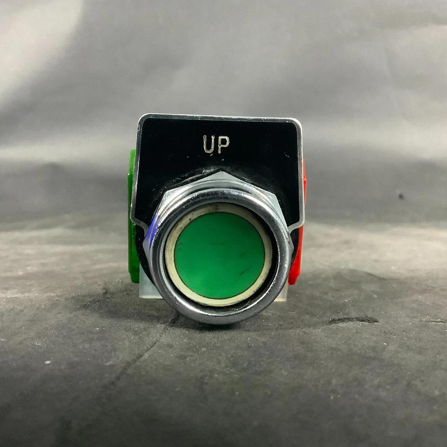 Used SQUARE D UP PUSHBUTTON W/ KA2&KA3 CONTACT BLOCK ($15 OBO)