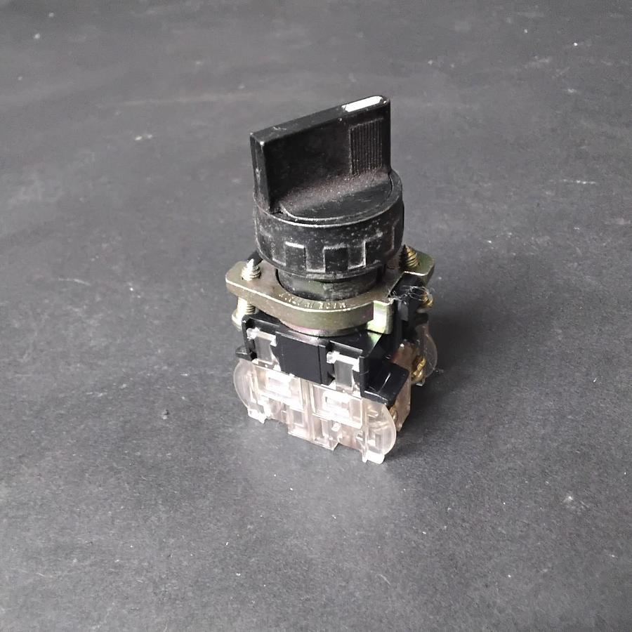 Used ALLEN BRADLEY 800H SELECTOR SWITCH ($27 OBO)