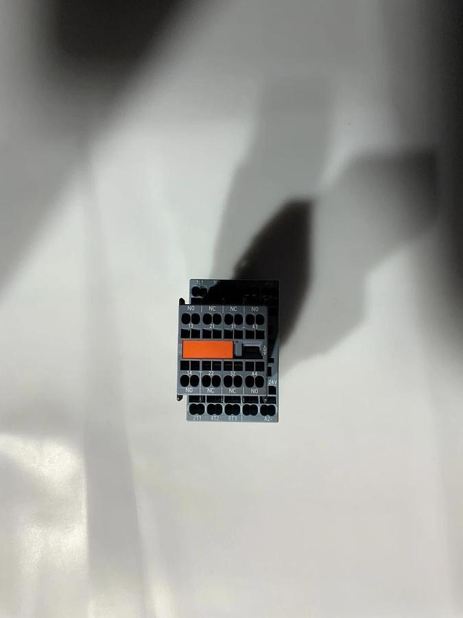 Used SIEMENS 3RT2016-2BB44-3MA0 ($18.99 OBO)