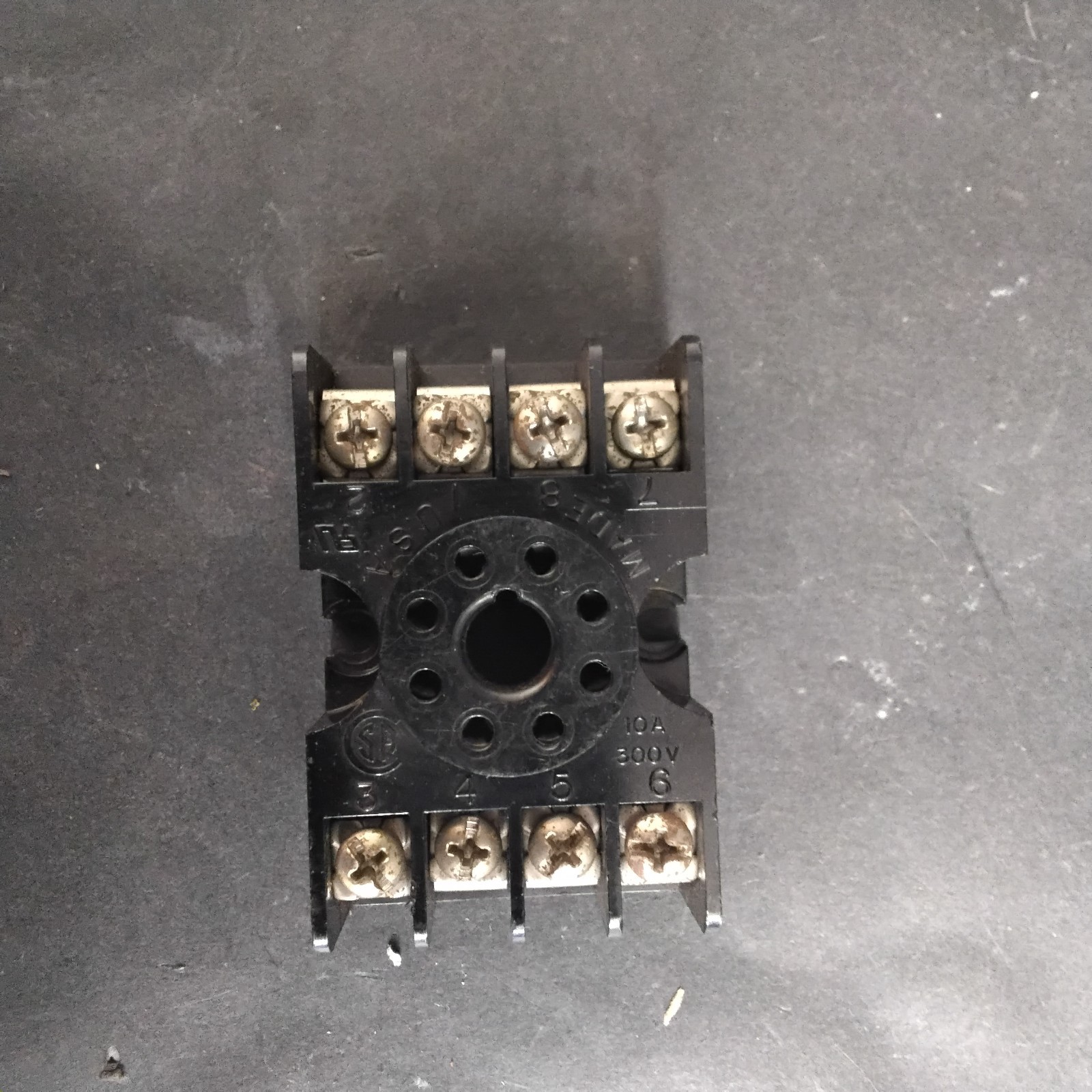 Used TELEMECANIQUE H50-SL608 INDUSTRIAL RELAY SOCKET ($7 OBO)