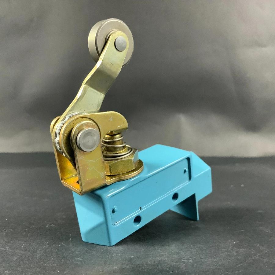 Used HONEYWELL B2E6-2RQ2 LIMIT SWITCH ($30 OBO)