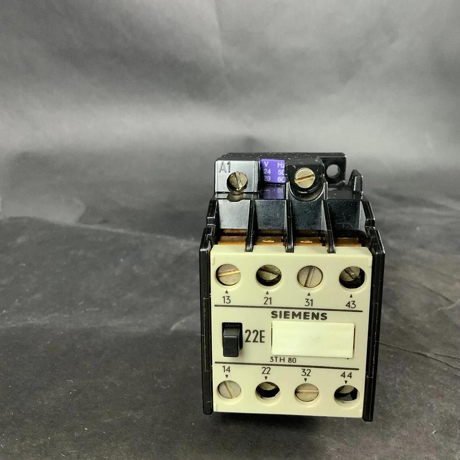 Used SIEMENS 3TH80 2S-0A 24/29V CONTACTOR ($10 OBO)