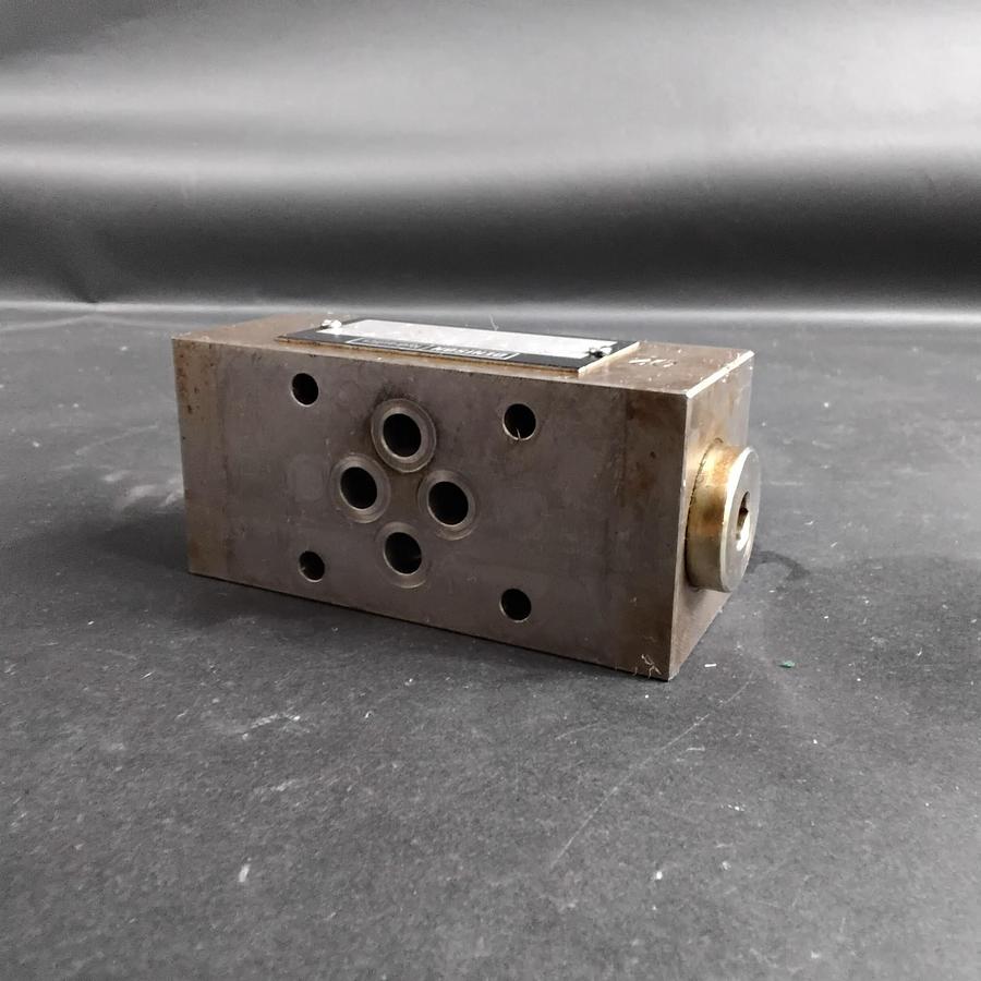 Used DENISON ZRE-B-01-D1 HYDRAULIC VALVE ($100 OBO)