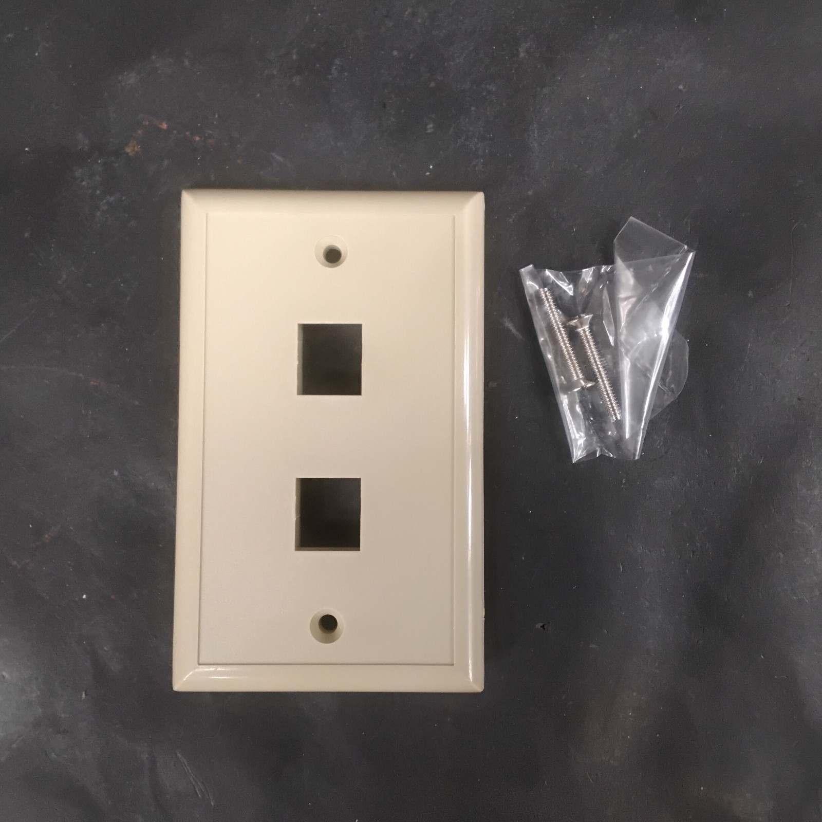 Used MILESTEK 2-PORT COMMUNICATION WALL PLATE ($10 OBO)