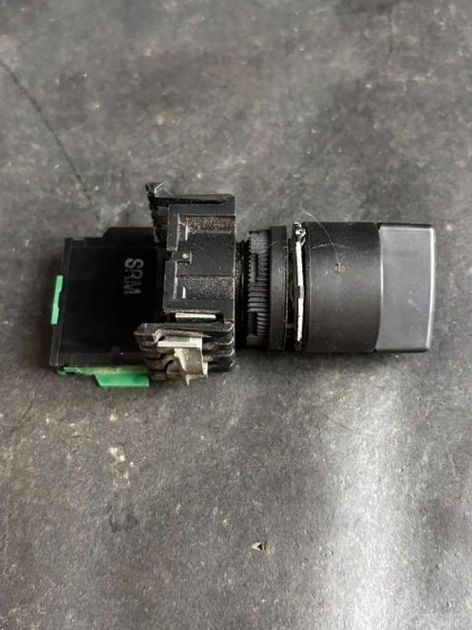 Used ALLEN BRADLEY 800E-4X10 SELECTOR SWITCH ($16 OBO)