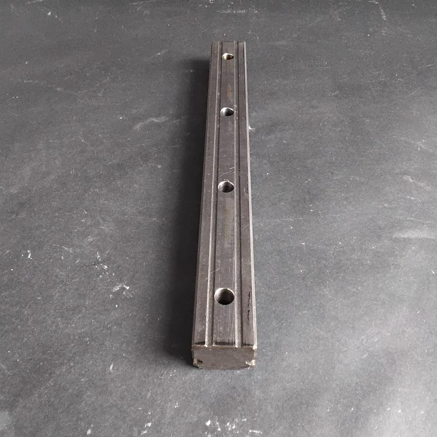 Used UNBRANDED LINEAR RAIL ($30 OBO)