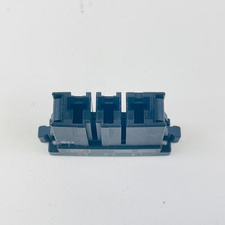 Used TE CONNECTIVITY AMP 2-1747276-3 D-4 Y 3-POS RECEPTACLE HOUSING ELECTRICAL 2-PCS