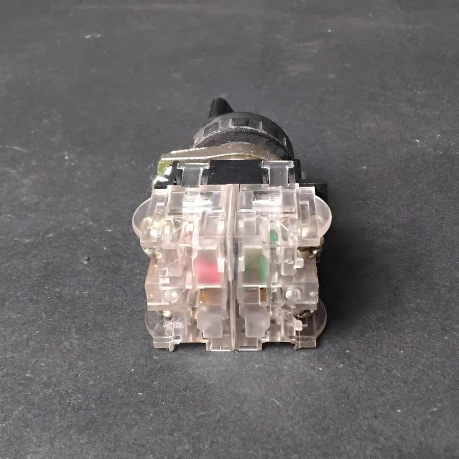 Used ALLEN BRADLEY 800H SELECTOR SWITCH ($27 OBO)
