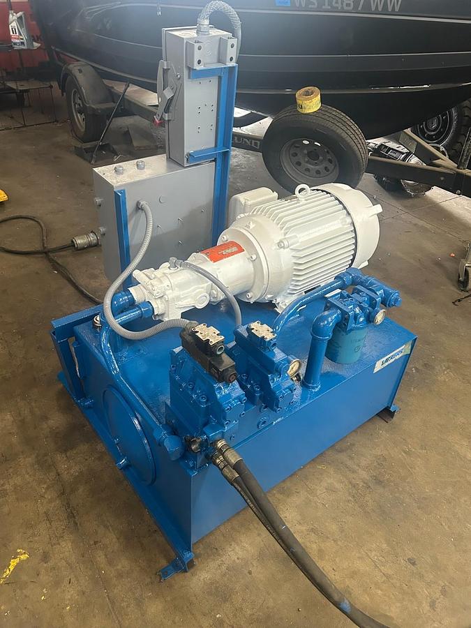 Used 2004 Vecoplan Hydraulic Grinder/Shredder RG32XLM - W/ FREE HYD PACK!