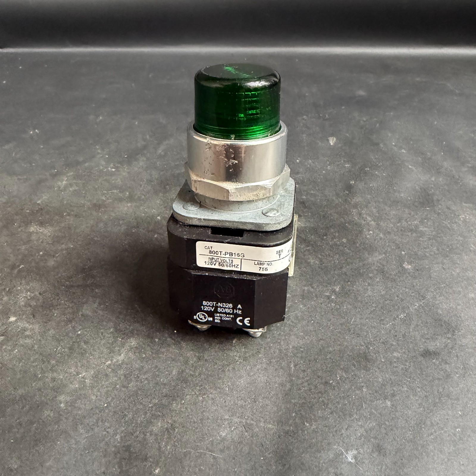 Used ALLEN BRADLEY 800T-PB16G GREEN PUSH BUTTON ($25 OBO)