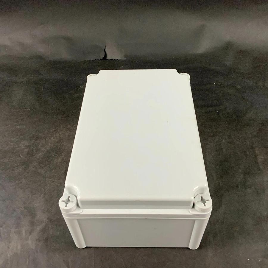 Used CNMIBO PLASTIC WATERPROOF ENCLOSURE ($30 OBO)