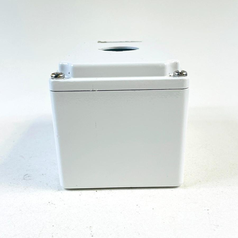 Used IDEC TYPE AGA 1-HOLE DIE-CAST ALUMINUM PUSHBUTTON CONTROL BOX ENCLOSURE WHITE