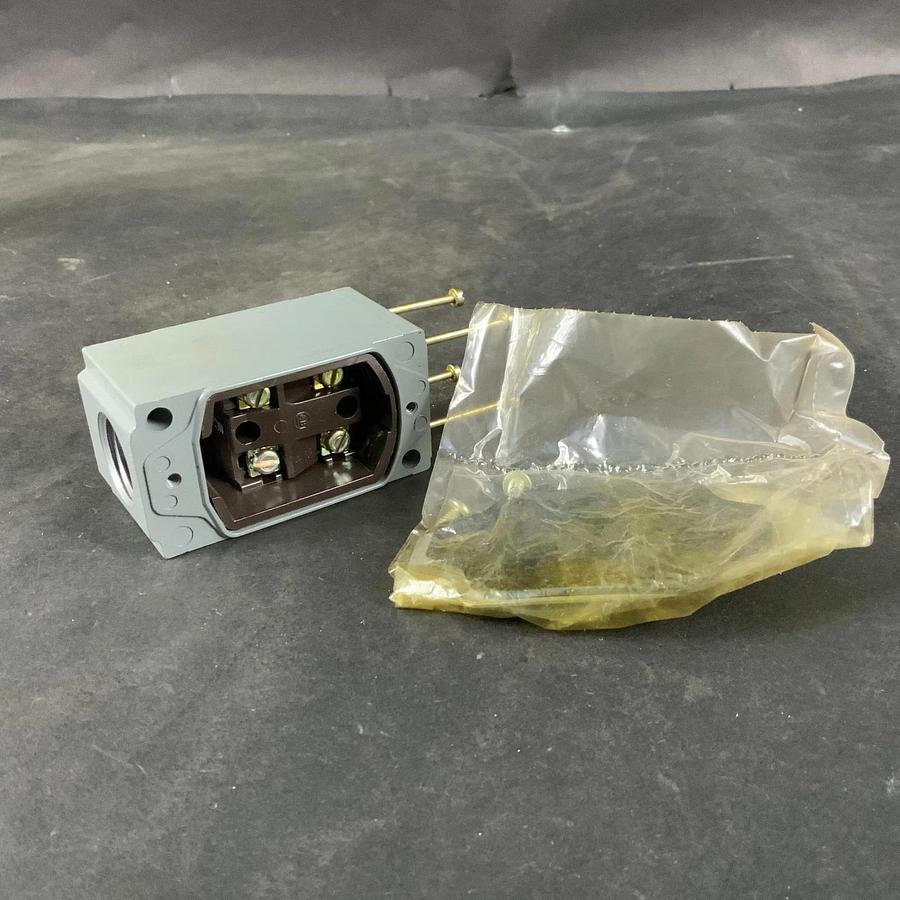 Used ALLEN BRADLEY 802T-H OILTIGHT LIMIT SWITCH ($130 OBO)