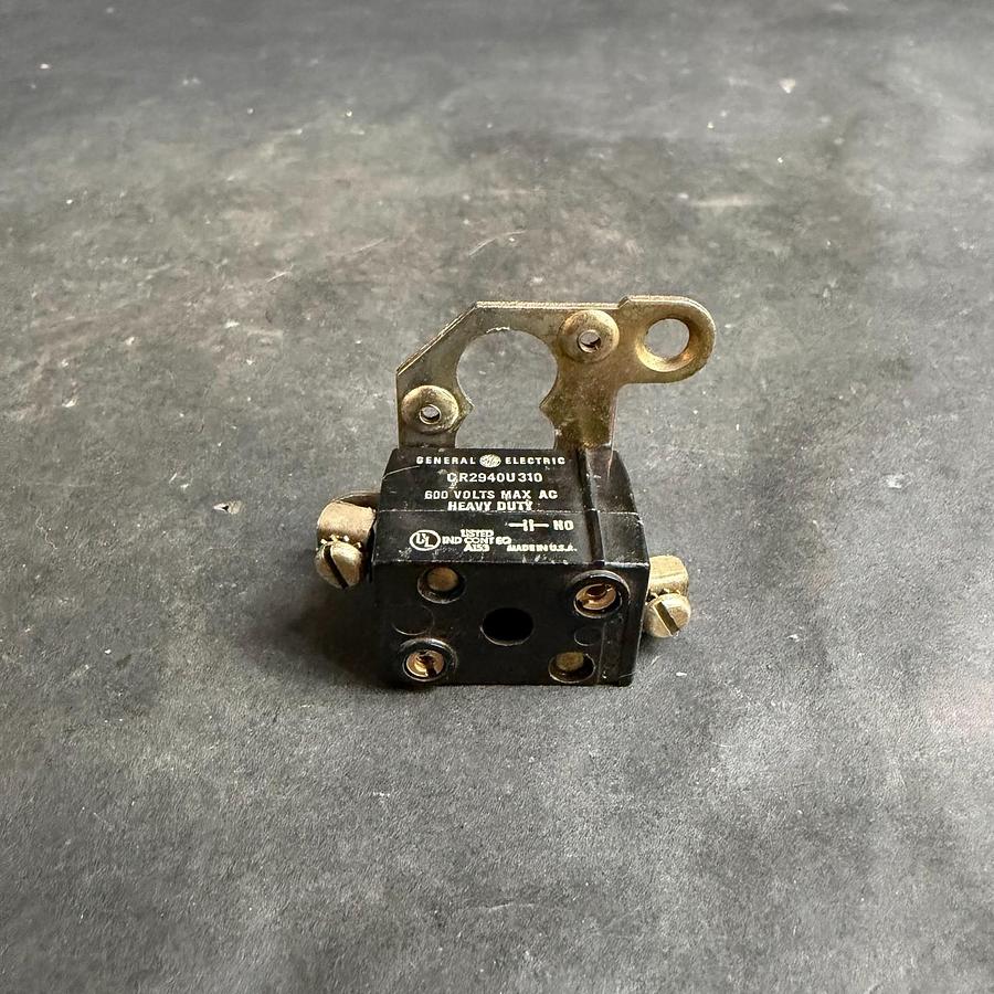 Used GENERAL ELECTRIC CR294OU310 CONTACT BLOCK ($12 OBO)
