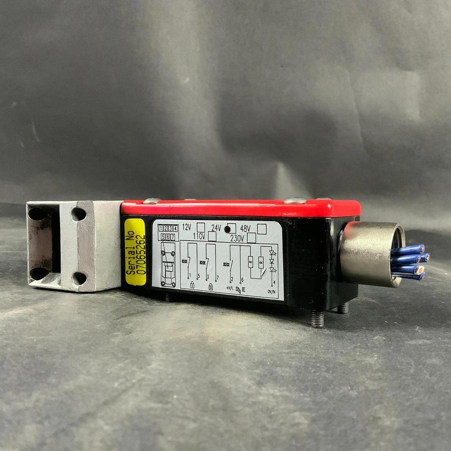 Used FORTRESS INTERLOCKS 07065262 SAFETY GUIDE SWITCH ($85 OBO)