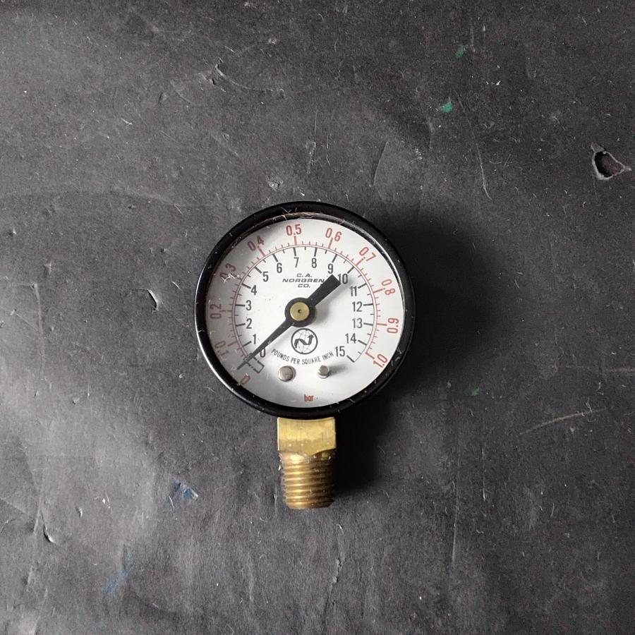 Used C.A. NORGREN 0-15 PSI PRESSURE GAUGE ($9.50 OBO0