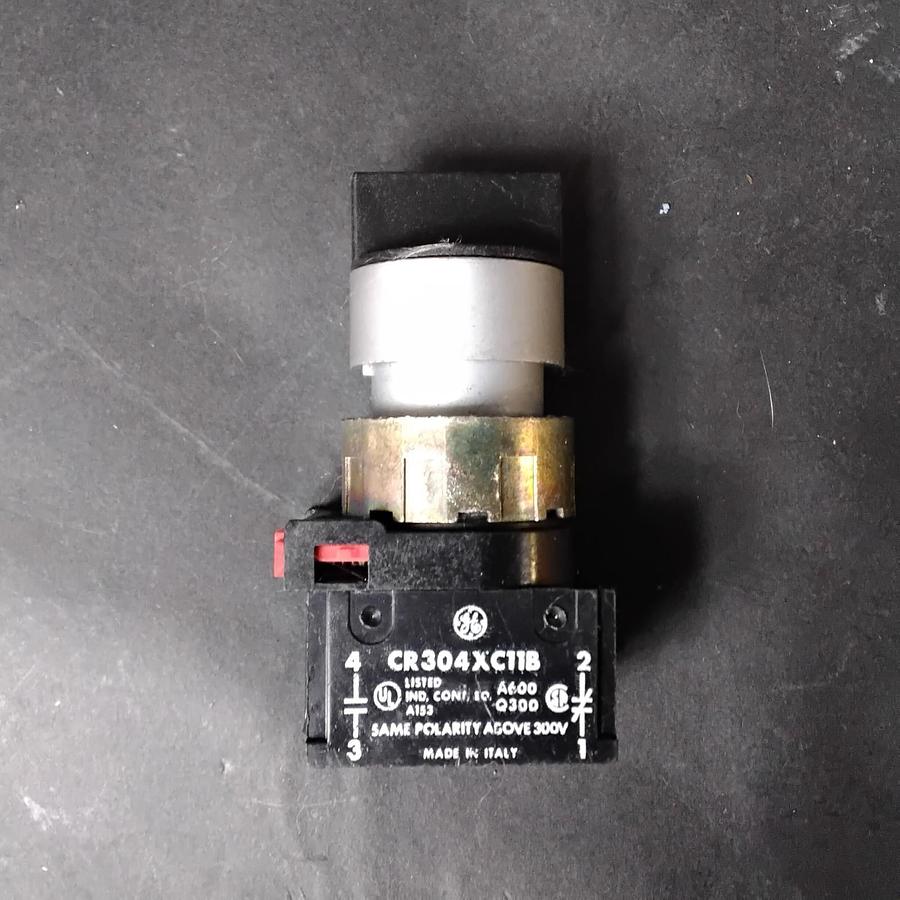 Used GENERAL ELECTRIC CR304XC11B PUSHBUTTON SWITCH ($15 OBO)