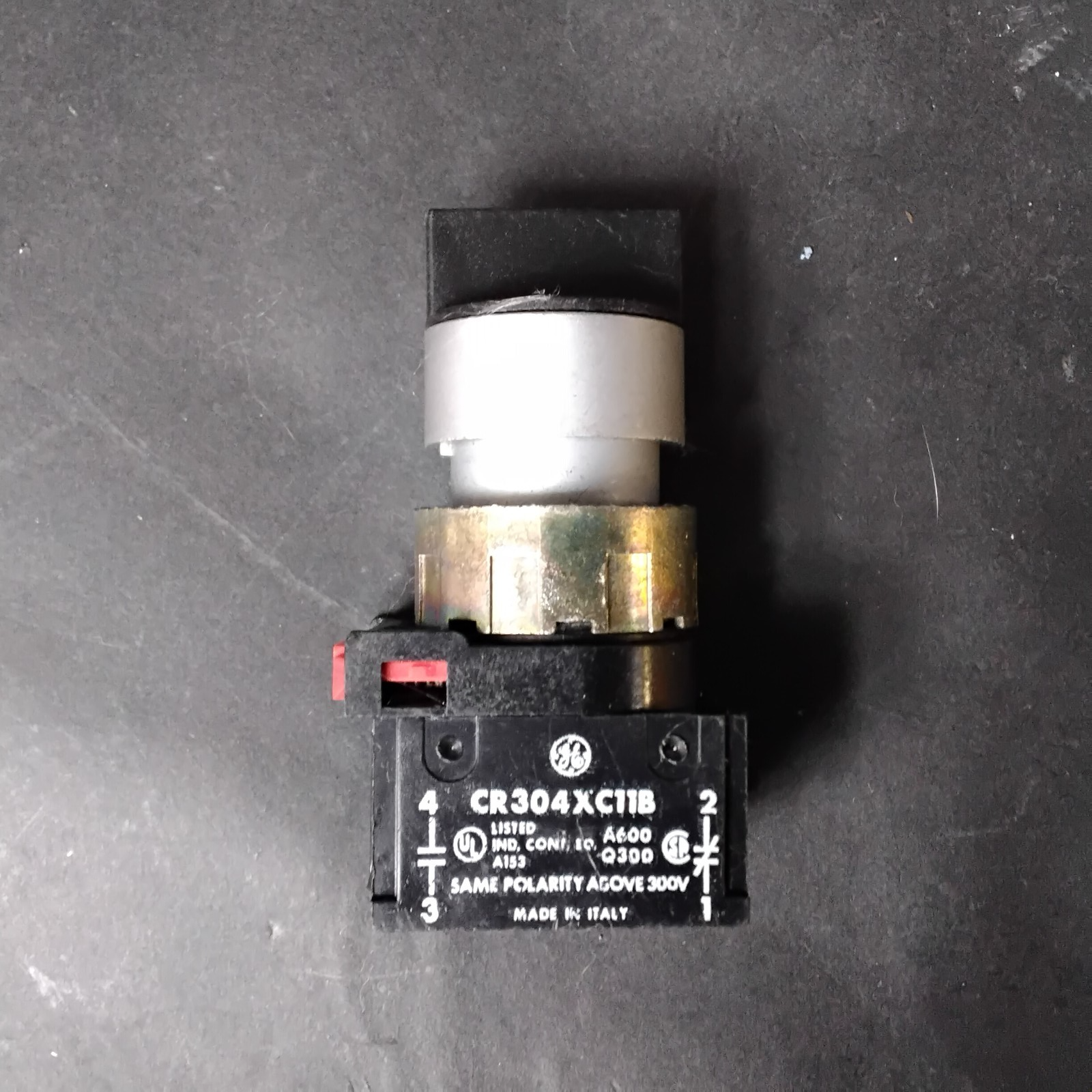 Used GENERAL ELECTRIC CR304XC11B PUSHBUTTON SWITCH ($15 OBO)