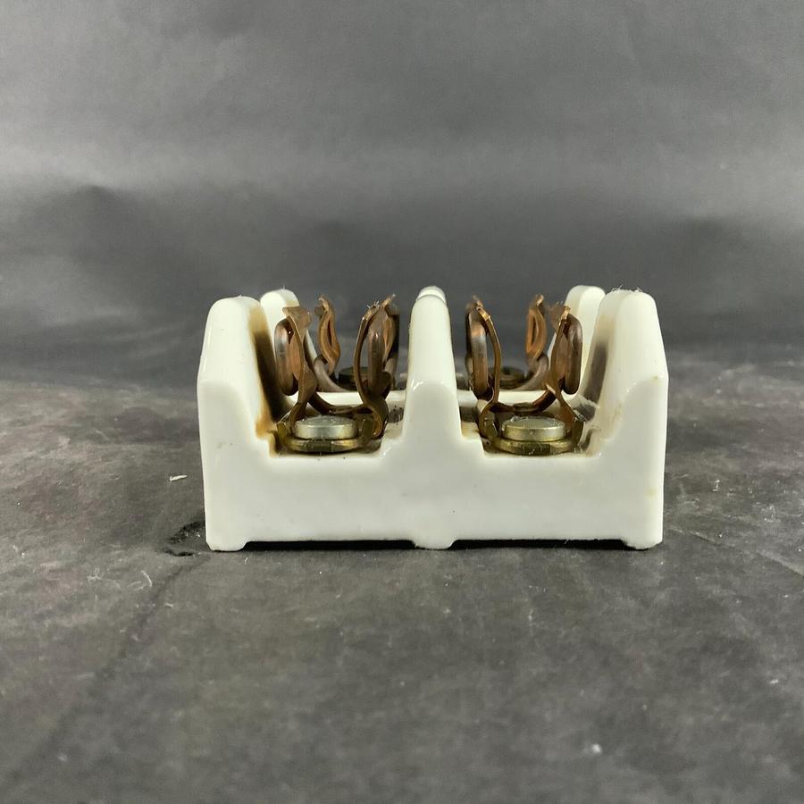 Used THOMAS & BETTS FUSE HOLDER 388-402 ($10 OBO)