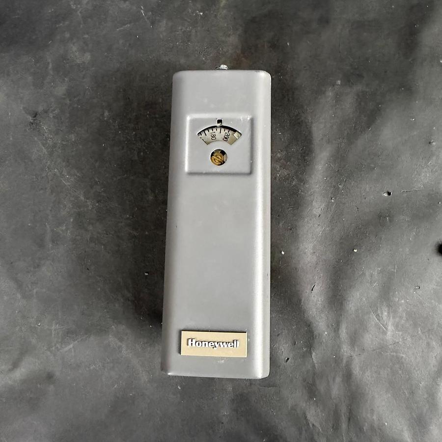 Used HONEYWELL TYPE L6006C AQUASTAT CONTROLLER