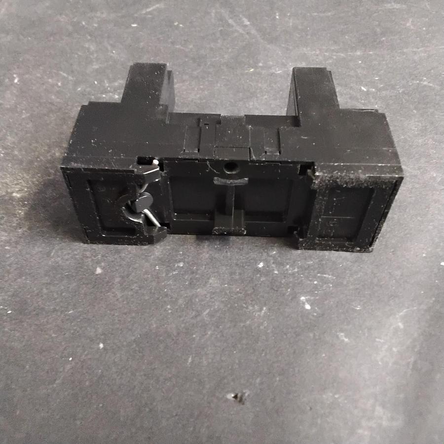 Used SCHNEIDER ELECTRIC YPT78704 RELAY SOCKET ($7 OBO)