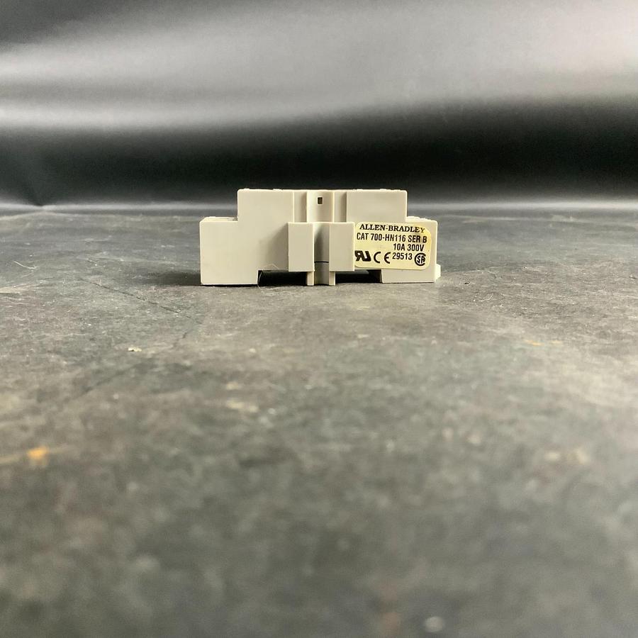 Used ALLEN BRADLEY 700-HN116 RELAY SOCKET SERIES B ($10 OBO)