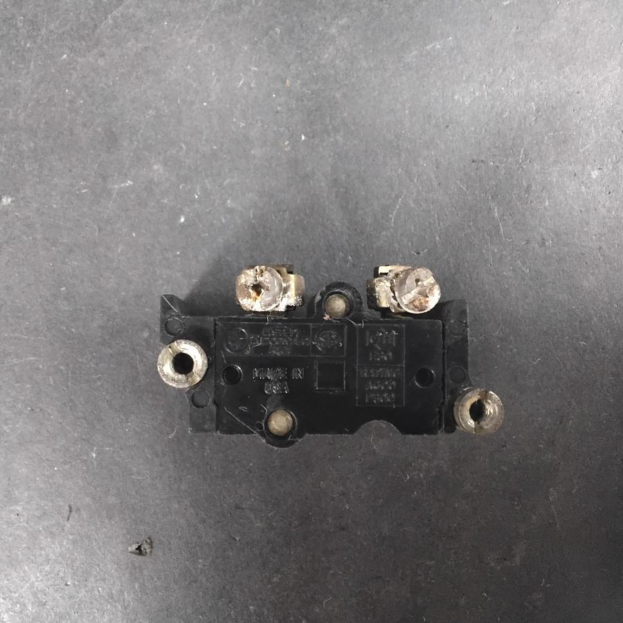 Used CUTLER-HAMMER E30KLA1  CONTACT BLOCK ($8 OBO)