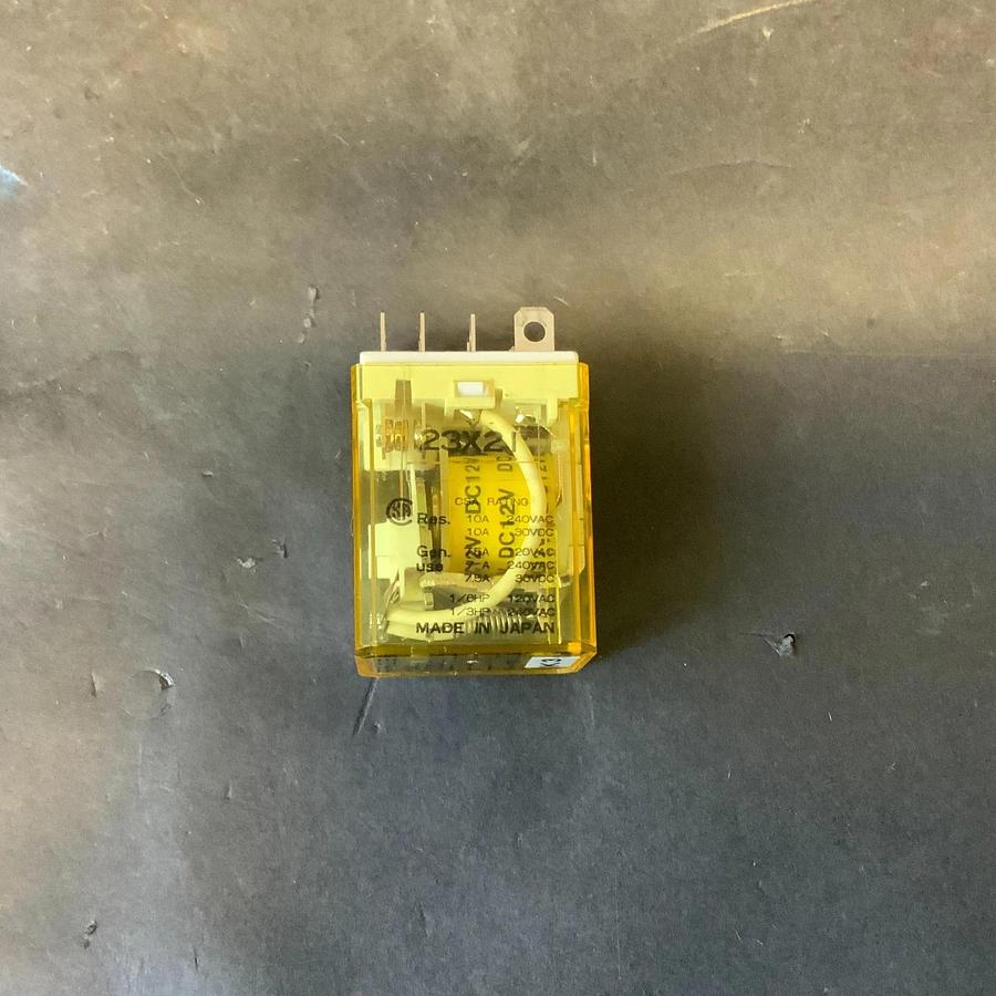 Used IDEC-RH2B-U RELAY ($6 OBO)