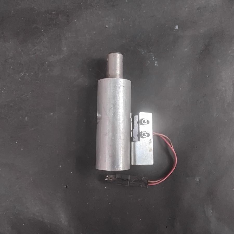 Used PNEUMATIC CYLINDER W/ SS-5GL2 LIMIT SWITCH ($15 OBO)