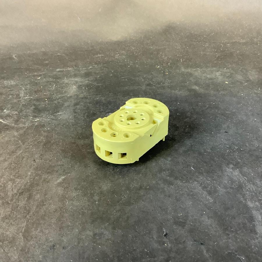 Used SCHRACK 10A 380V 8 POLE RELAY SOCKET ($4 OBO)