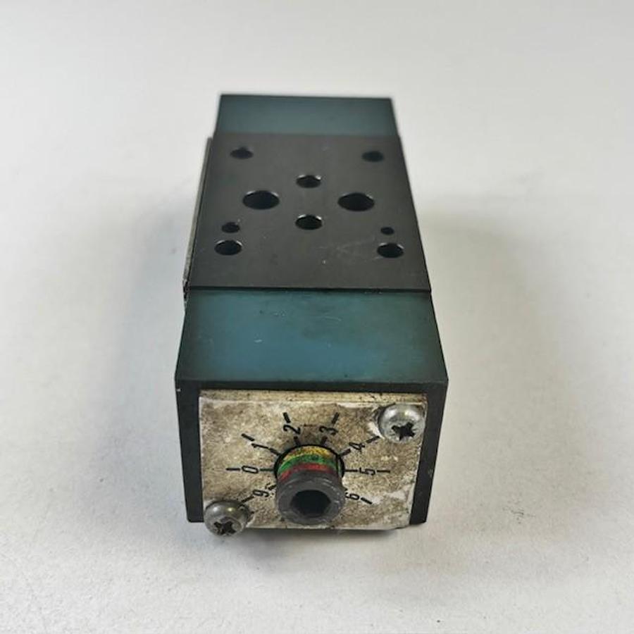 Used BOSCH 9810161089 FLOW CONTROL VALVE