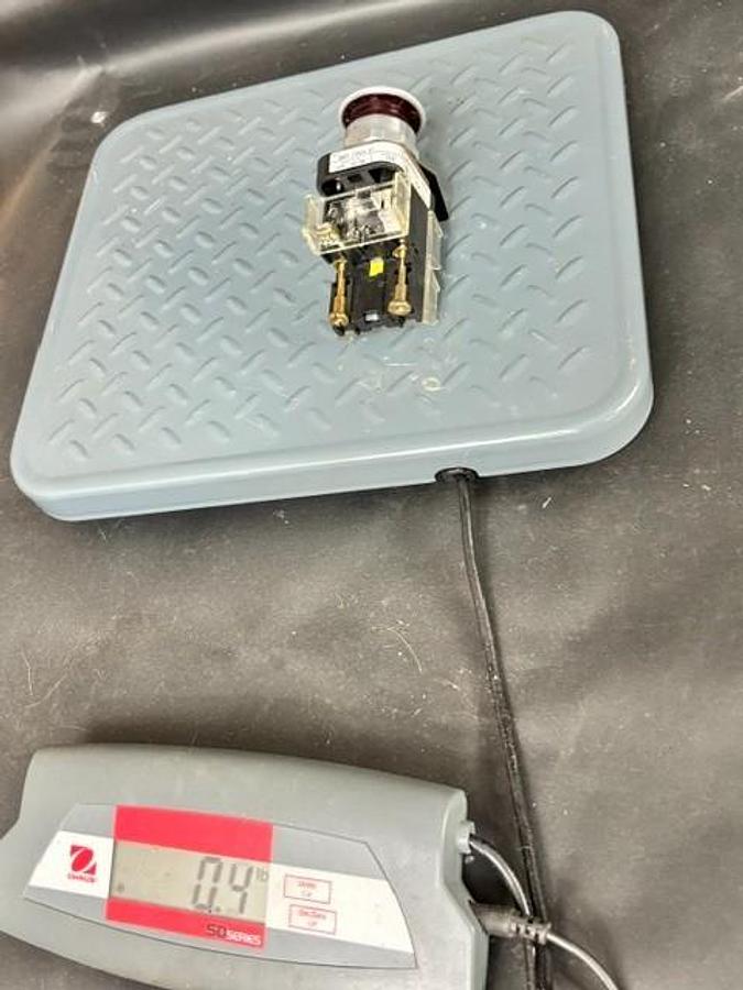 Used ALLEN BRADLEY 800T-FXQ24 A1 SERIES T RED EMERGENCY STOP BUTTON