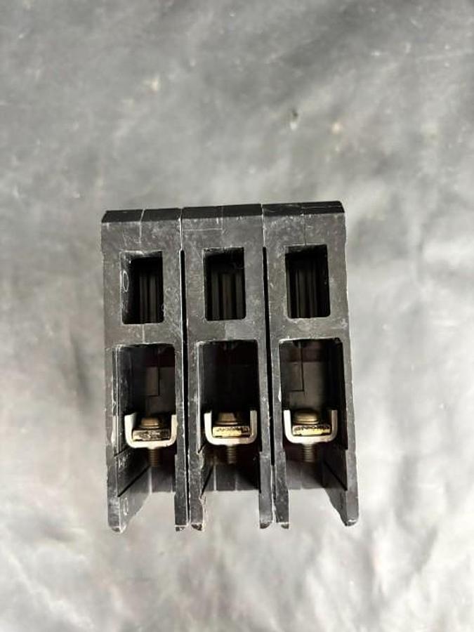 Used SIEMENS ED63A025 CIRCUIT BREAKER