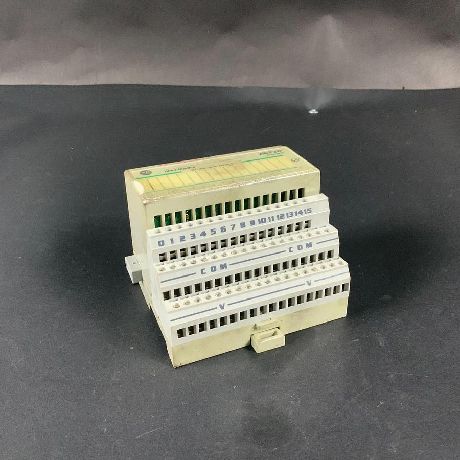 Used ALLEN BRADLEY 1794-OV16 OUPUT MODULE ($45 OBO)