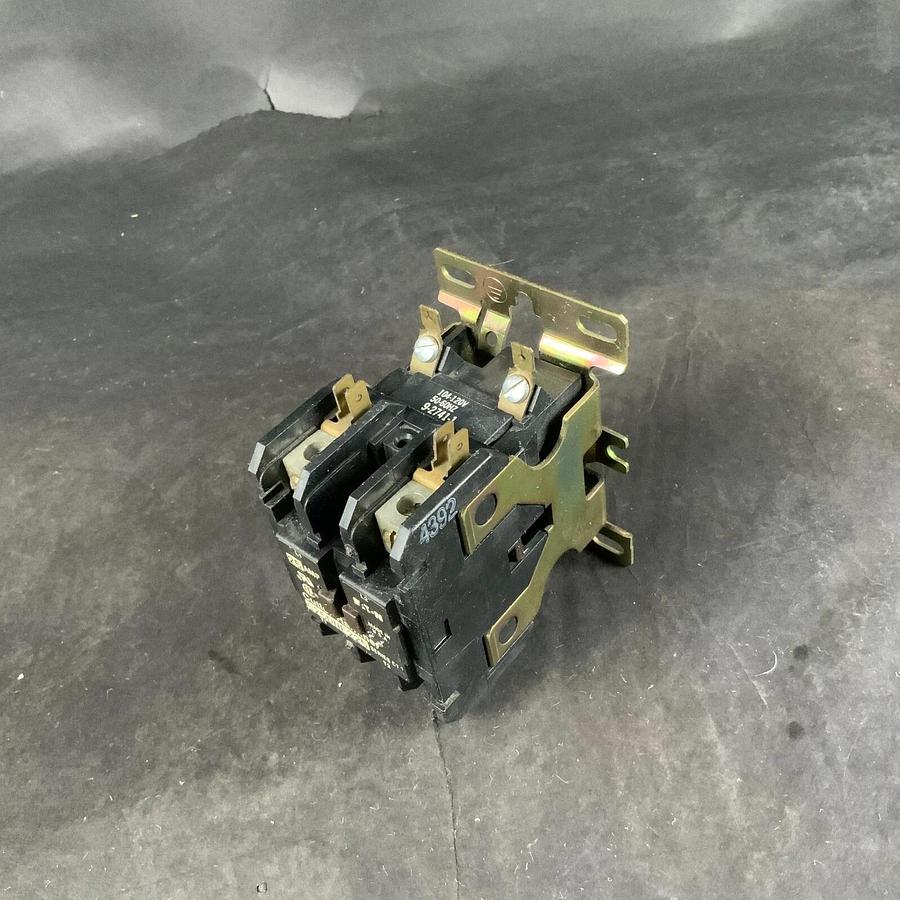 Used EATON CUTLER-HAMMER C25DNF225 SERIES C1 CONTACTOR ($20 OBO)