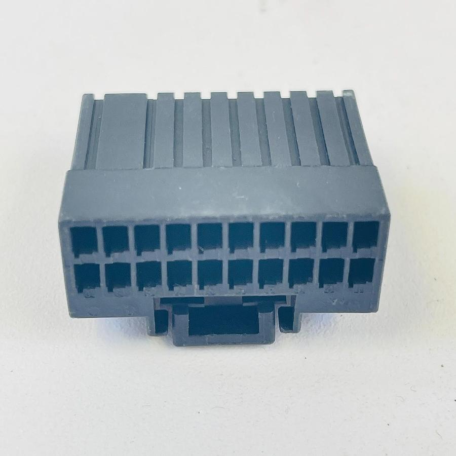 Used TE CONNECTIVITY AMP 2-1318118-9 D-2 Y 20-POS RECEPTACLE HOUSING CONNECTOR