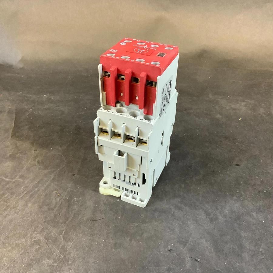 Used ALLEN BRADLEY 700S-CF530EJC SAFETY CONTROL RELAY ($25 OBO)