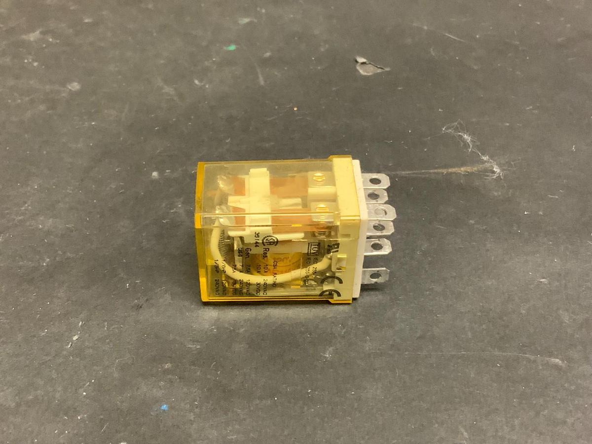 Used IDEC RH2B-ULAC110120V RELAY ($10.50 OBO)