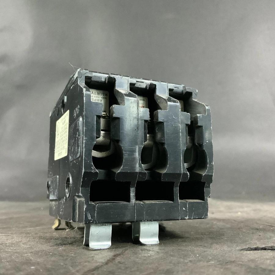 Used SQUARE D MJ-867 CIRCUIT BREAKER ($20 OBO)