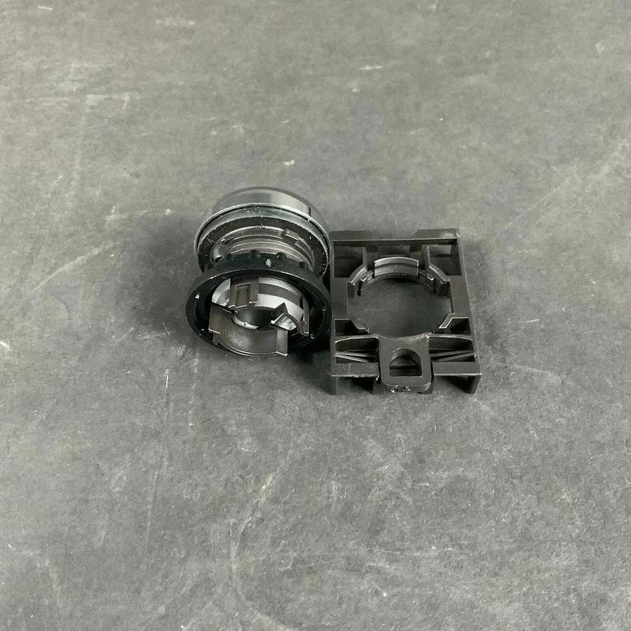 EATON M22M-D-W PUSHBUTTON INDICATOR - NEW ($15 OBO)