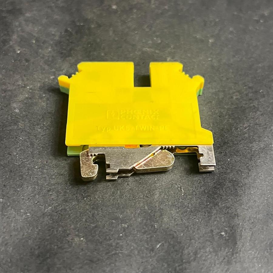 Used PHOENIX CONTACT UK5-TWIN-PE TERMINAL BLOCK ($8 OBO)
