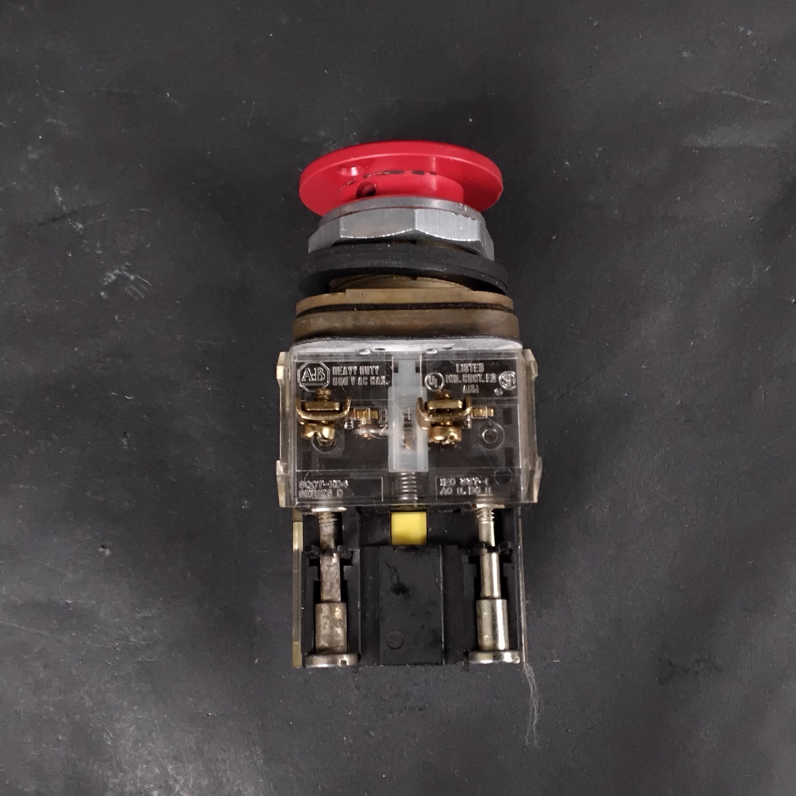 Used ALLEN BRADLEY 800T-XD4 CONTACT BLOCK/PUSHBUTTON ($25 OBO)