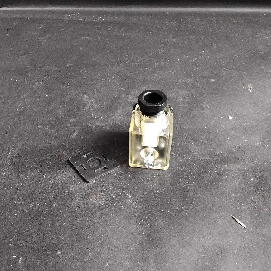 Used MURR ELEKTRONIK 7000-29001-0000000 SVS VALVE ($25 OBO)